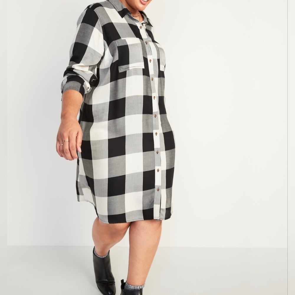 NWT...Old Navy Black and White Casual Button Down Shirt Dress..SIZE:L